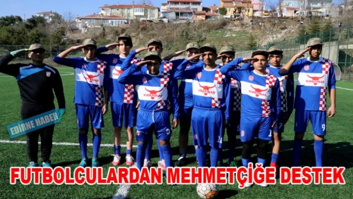 Mehmetçiğe destek için sahaya asker kepiyle çıktılar