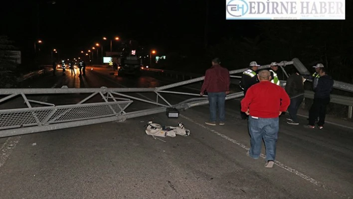 Beton pompası MOBESE direğine çaptı