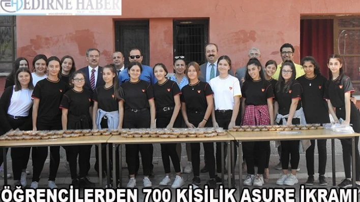 Öğrencilerden 700 kişilik aşure ikramı