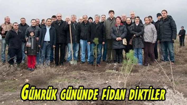 Gümrük gününde fidan diktiler