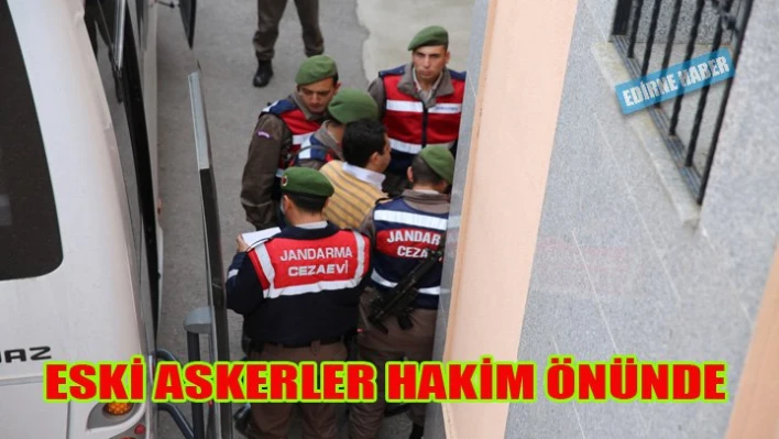 Eski askerler hakim önünde