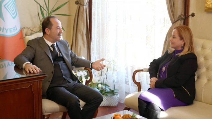 Eski Bakandan, Başkana ziyaret