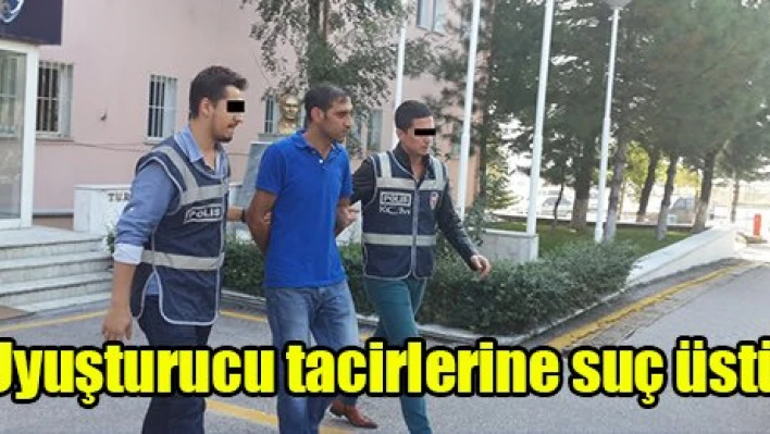 Uyuşturucu tacirlerine suç üstü