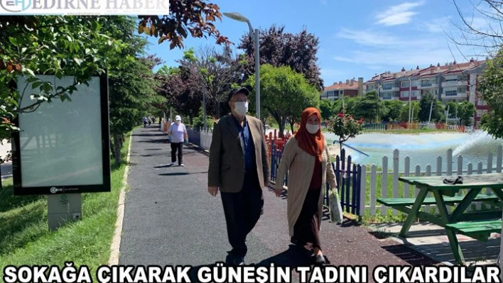 Sokağa Çıkarak Güneşin Tadını Çıkardılar