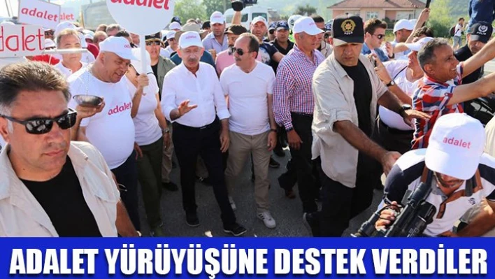 Adalet önündeki engellere Aynalı Süpürge