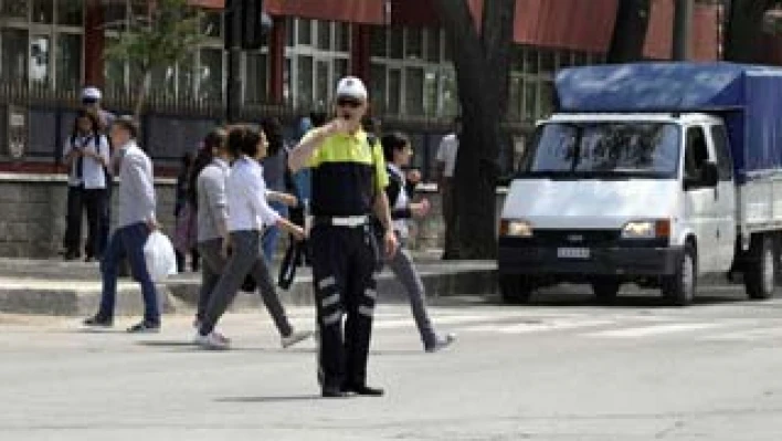 '6 kişiye bir kitap'!