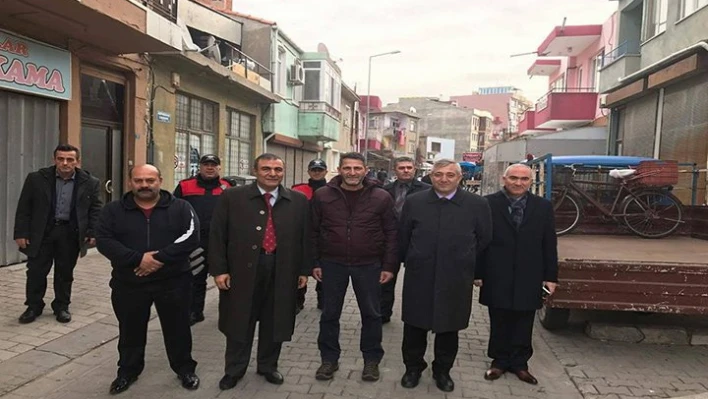 Mahalle ziyareti yaptı