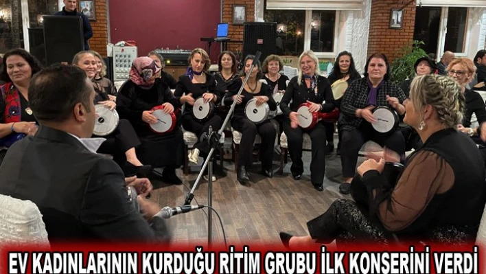 Ev kadınlarının kurduğu ritim grubu ilk konserini verdi