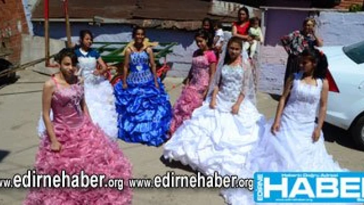 Önce halay, sonra şov