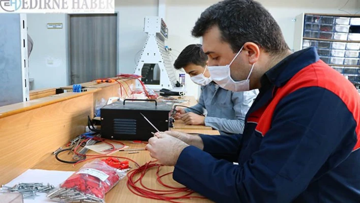 Meslek lisesi öğrencileri için eğitim seti üretiyorlar