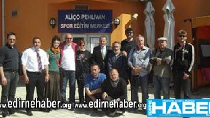 'Gençliği kendimize dert ediyoruz'