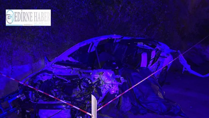Park halindeki tıra çarpan otomobilin sürücüsü öldü