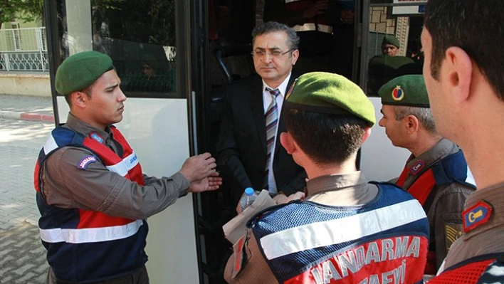 Darbeciler h&acirckim karşısında