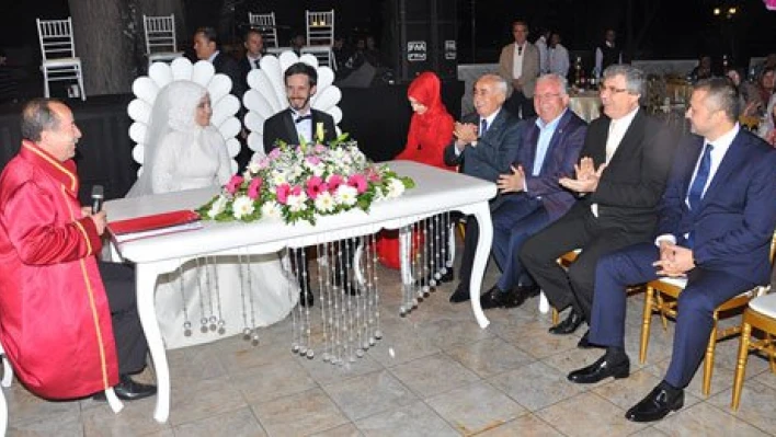 Onlar erdi muradına