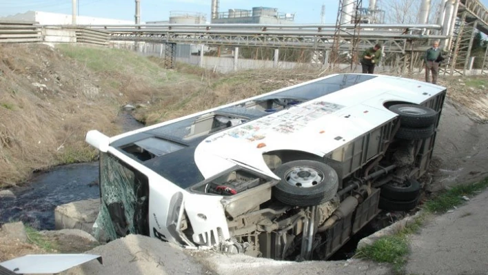 İşçi servisi takla attı, 18 yaralı
