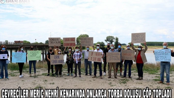 Çöp toplayarak çevre temizliğine dikkat çektiler