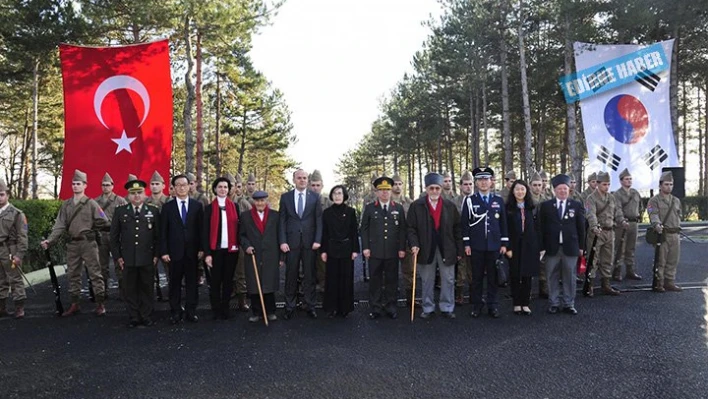 Kore Vatanseverler eşliğinde tören