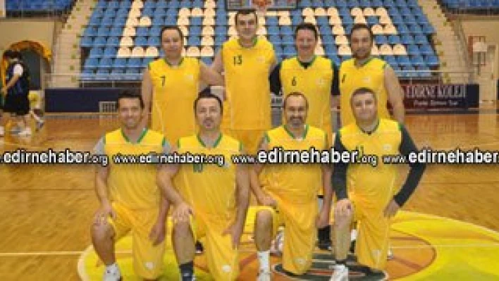 Veteranlar'dan çekişmeli maç