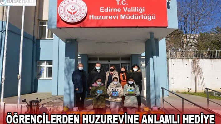 Geri dönüşüm malzemelerinden hazırlanan saksılar huzurevine hediye edildi