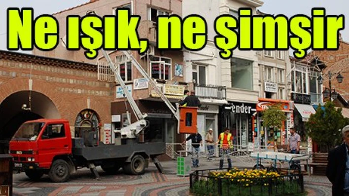Ne ışık, ne şimşir