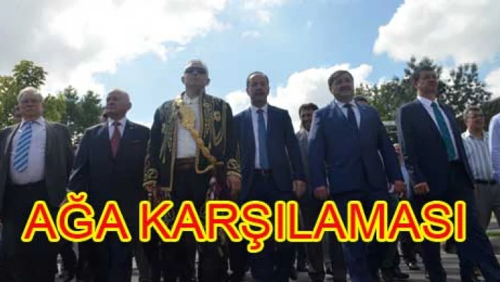 Ağaların Ağasına, Ağa gibi karşılama
