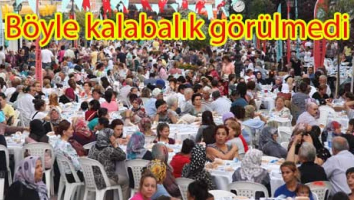 Saraçlar Caddesinde iftar coşkusu