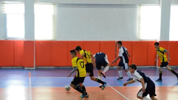 Futsal'da grup maçları yarın sona eriyor