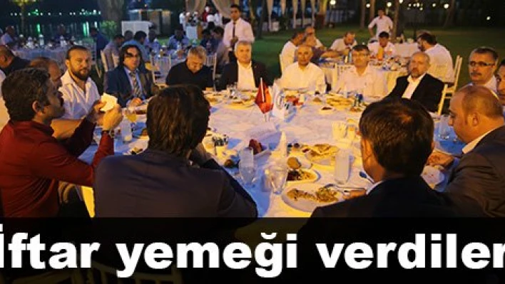 Müteahhitler iftarda buluştu