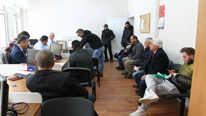 Yeni kimlik telaşı
