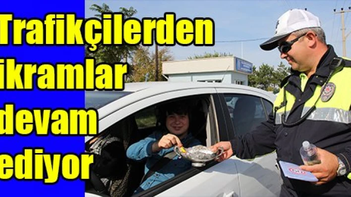 Trafikçilerden ikramlar devam ediyor