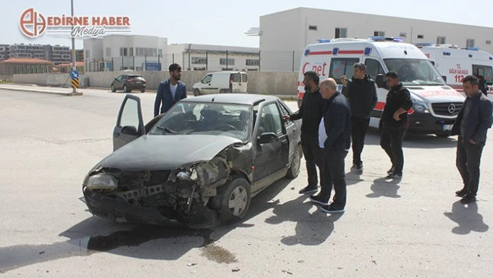 İki otomobil çarpıştı 4 yaralı