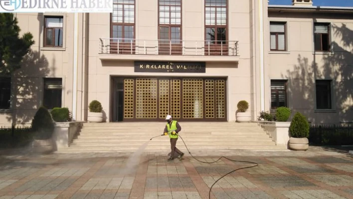 Kırklareli'nde meydan ve caddeler dezenfekte edildi