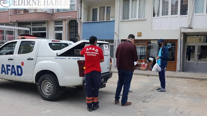 Yabancı öğrencilere gıda ve hijyen malzemesi yardımı