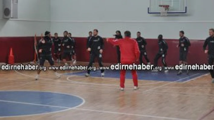 Kapalı salonda çalıştılar