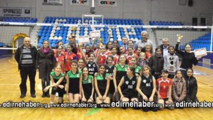 Küçüklerde de Maden şampiyon
