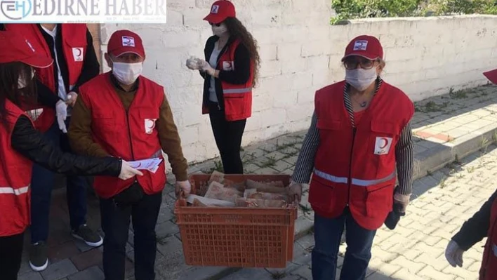 Türk Kızılay, Kırklareli'nde pide dağıttı