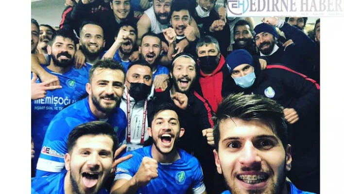 Ergene Velimeşesporlu futbolcular, galibiyeti Belediye Başkanı Yüksel'e armağan etti