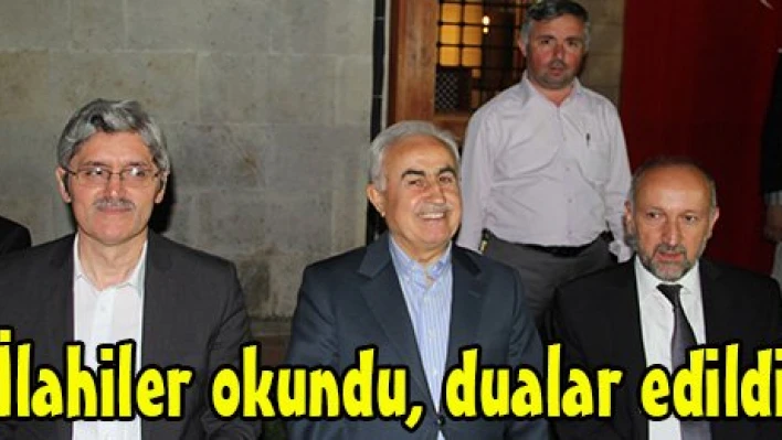 İlahiler okundu, dualar edildi