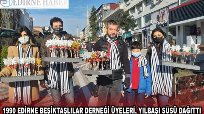 1990 EDİRNE BEŞİKTAŞLILAR DERNEĞİ ÜYELERİ, YILBAŞI SÜSÜ DAĞITTI