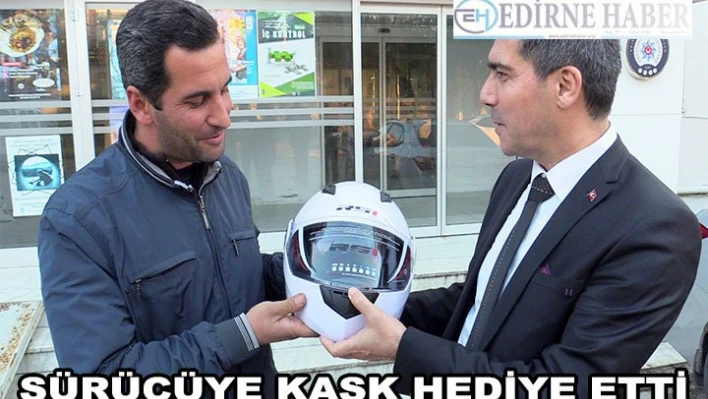 'Sehven' ceza kesilen motosikletliye kask hediyesi