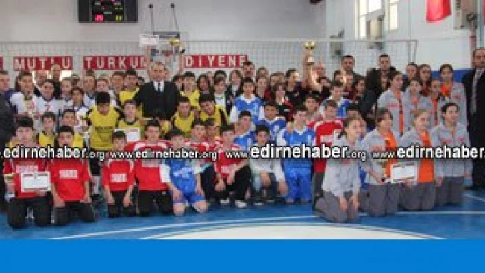 Voleybol müsabakaları tamamlandı