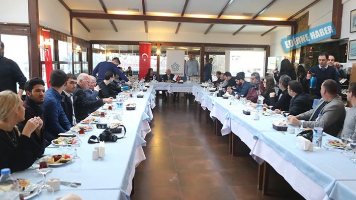 Basın mensupları bir arada