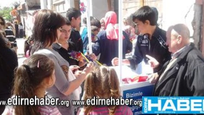 Ela gözlerine kurban olduğum!...