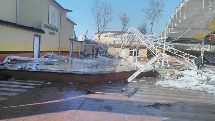 Çatı onarılıyor