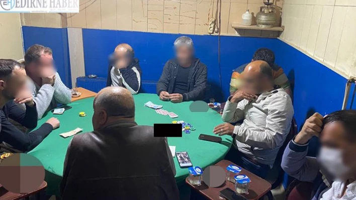 Kumar oynarken yakalandılar...