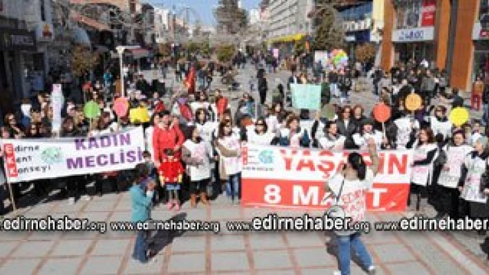 Örgütlü kadın mücadelesi için yan yana yürüdüler