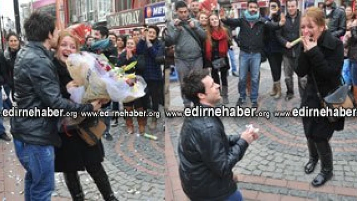Saraçlar caddesinde evlenme teklifi