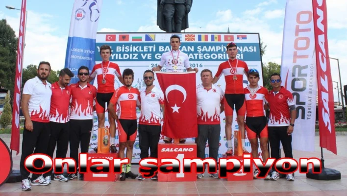 ŞampiyonlarÂ  kürsüde