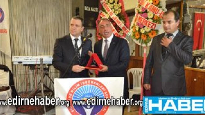 Eğitim-İş'ten Başkan İşbilen'e plaket