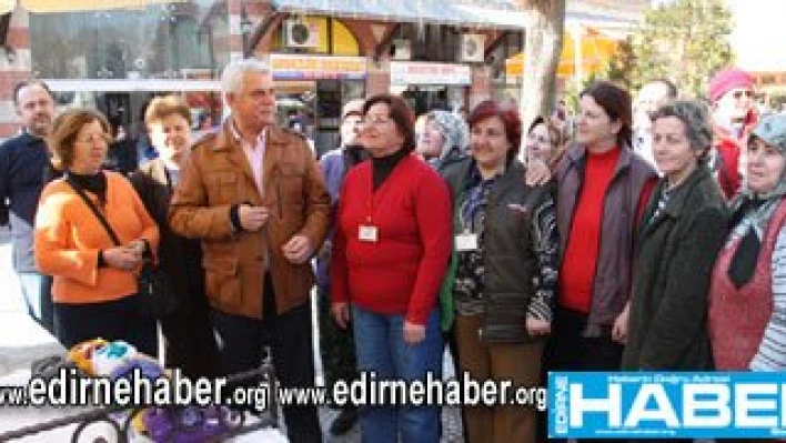 Emekçi kadınlara şemsiye